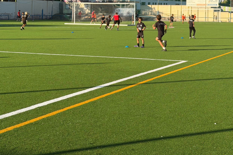 Tres Cantos renueva el campo de fútbol Jaime Mata con césped artificial y LED