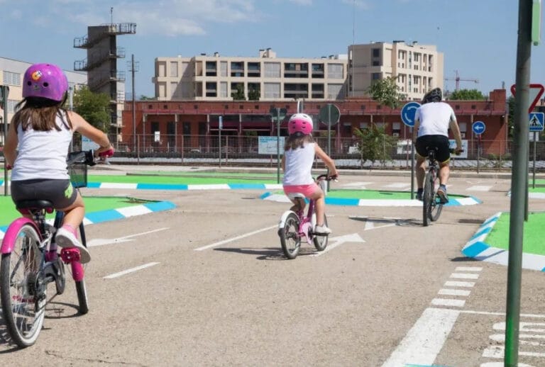 Ruedas a la pista
